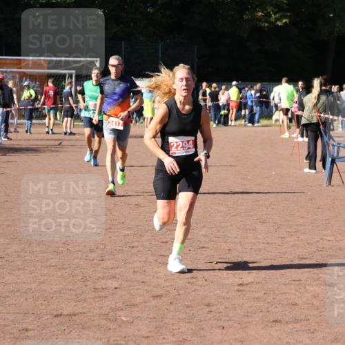 27.09.2026 - 35. Volkslauf durch das schöne Alstertal Strokosch-Dieckow http://msf.ph/oto/10586539 27.09.2026 12:09:39 Ziel 2294, 2417, 2969 meine-sportfotos.de