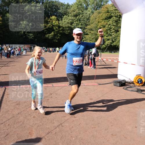 27.09.2026 - 35. Volkslauf durch das schöne Alstertal Strokosch-Dieckow http://msf.ph/oto/10586543 27.09.2026 12:09:34 Ziel 2255, 2294, 2417 meine-sportfotos.de