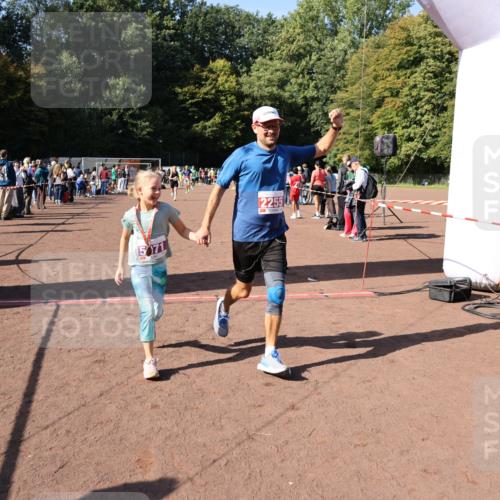 27.09.2026 - 35. Volkslauf durch das schöne Alstertal Strokosch-Dieckow http://msf.ph/oto/10586546 27.09.2026 12:09:34 Ziel 2255, 2294, 2417 meine-sportfotos.de