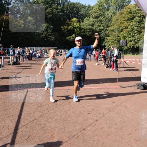 27.09.2026 - 35. Volkslauf durch das schöne Alstertal Strokosch-Dieckow http://msf.ph/oto/10586549 27.09.2026 12:09:33 Ziel 2255, 2294 meine-sportfotos.de