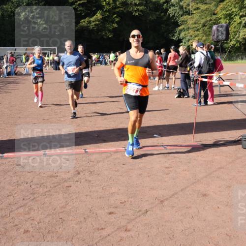 27.09.2026 - 35. Volkslauf durch das schöne Alstertal Strokosch-Dieckow http://msf.ph/oto/10586606 27.09.2026 12:08:54 Ziel 1046, 1062, 2014, 2056, 2273, 2409, 2411 meine-sportfotos.de