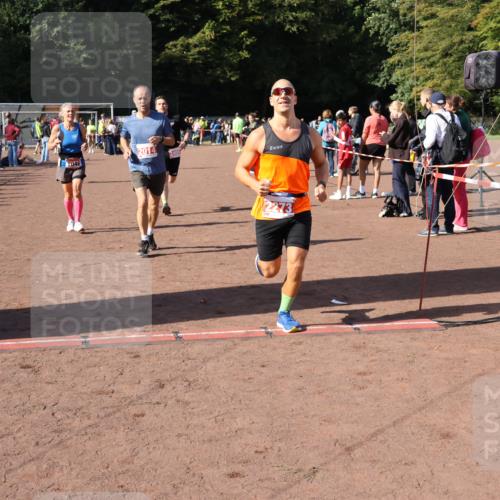 27.09.2026 - 35. Volkslauf durch das schöne Alstertal Strokosch-Dieckow http://msf.ph/oto/10586608 27.09.2026 12:08:54 Ziel 1046, 1062, 2014, 2056, 2273, 2409, 2411 meine-sportfotos.de