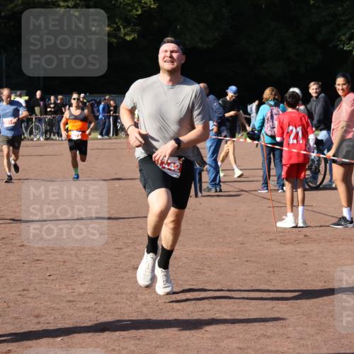 27.09.2026 - 35. Volkslauf durch das schöne Alstertal Strokosch-Dieckow http://msf.ph/oto/10586624 27.09.2026 12:08:48 Ziel 1046, 1569, 2014, 2273, 2409, 2411, 2442 meine-sportfotos.de