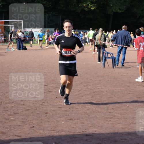 27.09.2026 - 35. Volkslauf durch das schöne Alstertal Strokosch-Dieckow http://msf.ph/oto/10586645 27.09.2026 12:08:25 Ziel 1588 meine-sportfotos.de