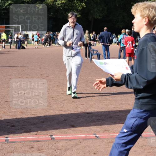 27.09.2026 - 35. Volkslauf durch das schöne Alstertal Strokosch-Dieckow http://msf.ph/oto/10586675 27.09.2026 12:08:02 Ziel 2112, 2114, 3969 meine-sportfotos.de