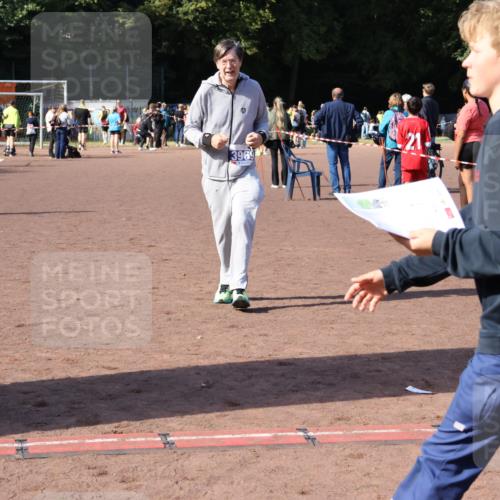 27.09.2026 - 35. Volkslauf durch das schöne Alstertal Strokosch-Dieckow http://msf.ph/oto/10586676 27.09.2026 12:08:02 Ziel 2112, 2114, 3969 meine-sportfotos.de
