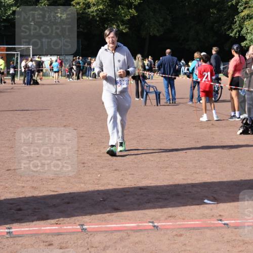27.09.2026 - 35. Volkslauf durch das schöne Alstertal Strokosch-Dieckow http://msf.ph/oto/10586681 27.09.2026 12:08:02 Ziel 2112, 2114, 3969 meine-sportfotos.de