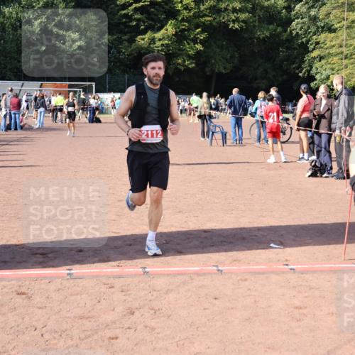 27.09.2026 - 35. Volkslauf durch das schöne Alstertal Strokosch-Dieckow http://msf.ph/oto/10586683 27.09.2026 12:07:59 Ziel 1043, 2112, 2114, 2443, 3969 meine-sportfotos.de