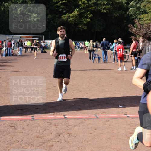 27.09.2026 - 35. Volkslauf durch das schöne Alstertal Strokosch-Dieckow http://msf.ph/oto/10586687 27.09.2026 12:07:59 Ziel 1043, 2112, 2114, 2443, 3969 meine-sportfotos.de