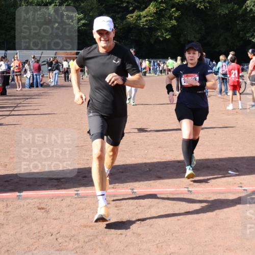 27.09.2026 - 35. Volkslauf durch das schöne Alstertal Strokosch-Dieckow http://msf.ph/oto/10586689 27.09.2026 12:07:58 Ziel 1043, 2112, 2114, 2443, 3969 meine-sportfotos.de