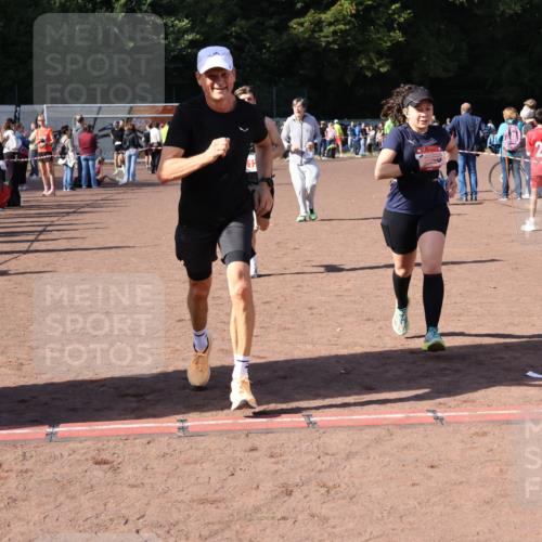27.09.2026 - 35. Volkslauf durch das schöne Alstertal Strokosch-Dieckow http://msf.ph/oto/10586694 27.09.2026 12:07:57 Ziel 1043, 2112, 2443, 3969 meine-sportfotos.de