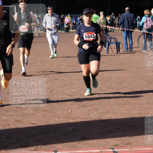 27.09.2026 - 35. Volkslauf durch das schöne Alstertal Strokosch-Dieckow http://msf.ph/oto/10586697 27.09.2026 12:07:57 Ziel 1043, 2112, 2443, 3969 meine-sportfotos.de