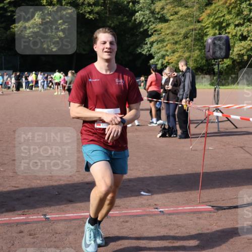 27.09.2026 - 35. Volkslauf durch das schöne Alstertal Strokosch-Dieckow http://msf.ph/oto/10586705 27.09.2026 12:07:39 Ziel 2445 meine-sportfotos.de