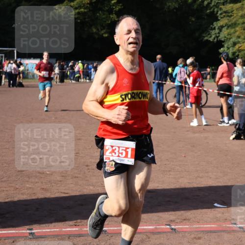 27.09.2026 - 35. Volkslauf durch das schöne Alstertal Strokosch-Dieckow http://msf.ph/oto/10586710 27.09.2026 12:07:35 Ziel 2351, 2445 meine-sportfotos.de