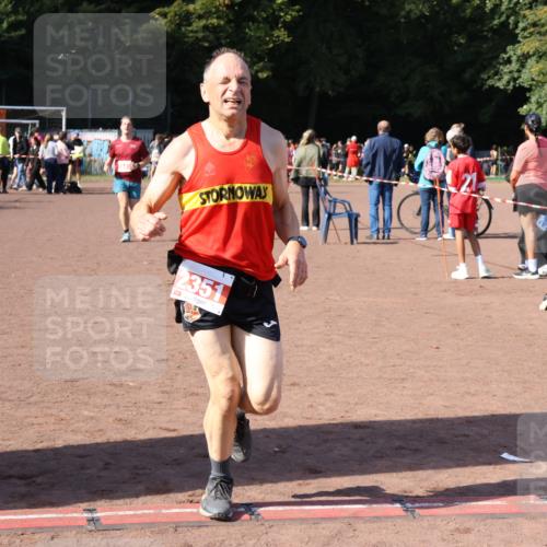27.09.2026 - 35. Volkslauf durch das schöne Alstertal Strokosch-Dieckow http://msf.ph/oto/10586715 27.09.2026 12:07:34 Ziel 1042, 2351, 2445 meine-sportfotos.de