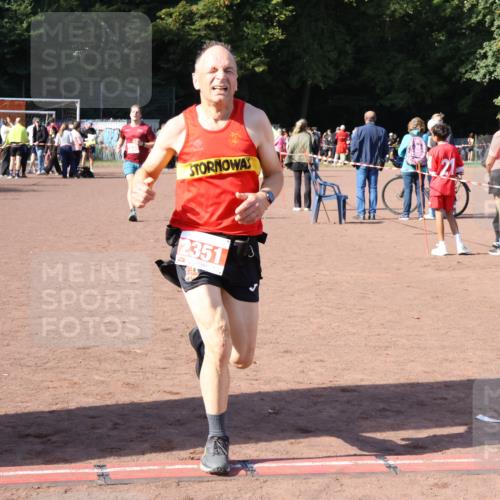 27.09.2026 - 35. Volkslauf durch das schöne Alstertal Strokosch-Dieckow http://msf.ph/oto/10586716 27.09.2026 12:07:34 Ziel 1042, 2351, 2445 meine-sportfotos.de