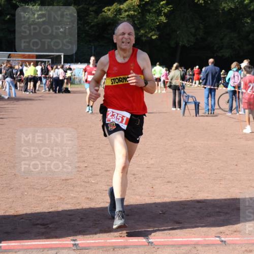 27.09.2026 - 35. Volkslauf durch das schöne Alstertal Strokosch-Dieckow http://msf.ph/oto/10586718 27.09.2026 12:07:34 Ziel 1042, 2351, 2445 meine-sportfotos.de