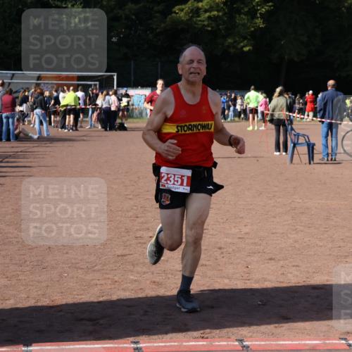 27.09.2026 - 35. Volkslauf durch das schöne Alstertal Strokosch-Dieckow http://msf.ph/oto/10586721 27.09.2026 12:07:34 Ziel 1042, 2351, 2445 meine-sportfotos.de