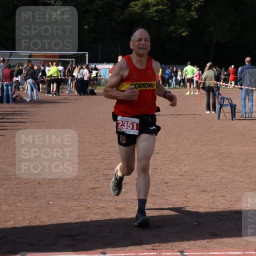 27.09.2026 - 35. Volkslauf durch das schöne Alstertal Strokosch-Dieckow http://msf.ph/oto/10586722 27.09.2026 12:07:34 Ziel 1042, 2351, 2445 meine-sportfotos.de