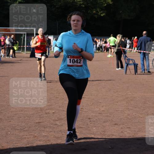 27.09.2026 - 35. Volkslauf durch das schöne Alstertal Strokosch-Dieckow http://msf.ph/oto/10586726 27.09.2026 12:07:30 Ziel 1042, 2351 meine-sportfotos.de