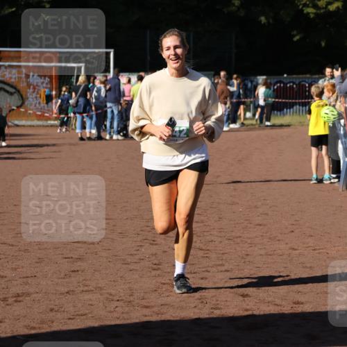 27.09.2026 - 35. Volkslauf durch das schöne Alstertal Strokosch-Dieckow http://msf.ph/oto/10586744 27.09.2026 11:00:58 Ziel 4040, 4042, 4115 meine-sportfotos.de