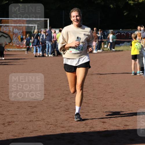 27.09.2026 - 35. Volkslauf durch das schöne Alstertal Strokosch-Dieckow http://msf.ph/oto/10586745 27.09.2026 11:00:58 Ziel 4040, 4042, 4115 meine-sportfotos.de