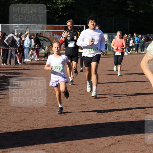 27.09.2026 - 35. Volkslauf durch das schöne Alstertal Strokosch-Dieckow http://msf.ph/oto/10586771 27.09.2026 11:00:24 Ziel 4039, 4041, 4080, 4093, 4095, 4153, 4161, 4179 meine-sportfotos.de