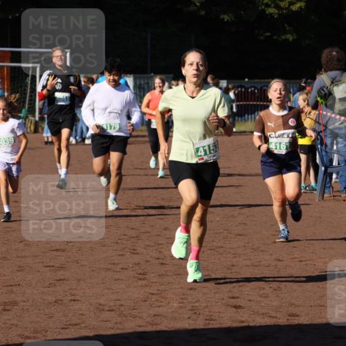 27.09.2026 - 35. Volkslauf durch das schöne Alstertal Strokosch-Dieckow http://msf.ph/oto/10586779 27.09.2026 11:00:22 Ziel 4039, 4041, 4080, 4093, 4095, 4153, 4161, 4179 meine-sportfotos.de