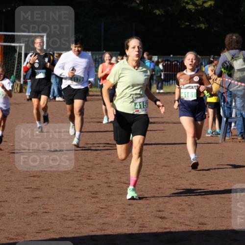 27.09.2026 - 35. Volkslauf durch das schöne Alstertal Strokosch-Dieckow http://msf.ph/oto/10586781 27.09.2026 11:00:22 Ziel 4039, 4041, 4080, 4093, 4095, 4153, 4161, 4179 meine-sportfotos.de