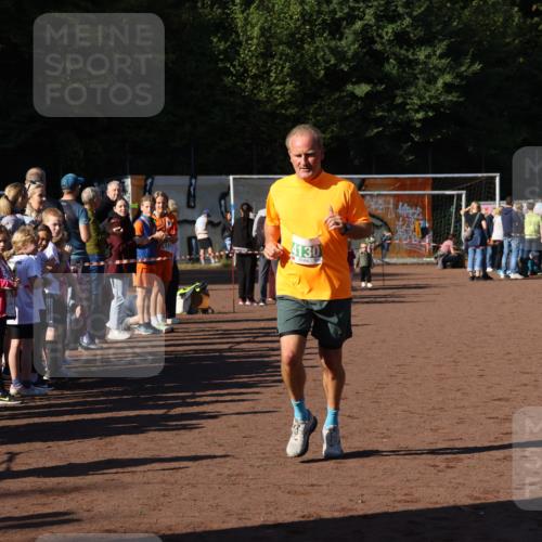 27.09.2026 - 35. Volkslauf durch das schöne Alstertal Strokosch-Dieckow http://msf.ph/oto/10586790 27.09.2026 10:59:57 Ziel 4117, 4130, 4134, 4159, 4160 meine-sportfotos.de
