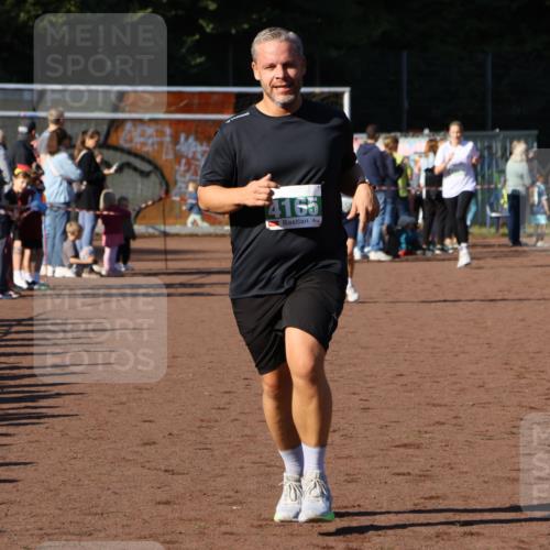 27.09.2026 - 35. Volkslauf durch das schöne Alstertal Strokosch-Dieckow http://msf.ph/oto/10586814 27.09.2026 10:59:42 Ziel 4155, 4165, 4235 meine-sportfotos.de