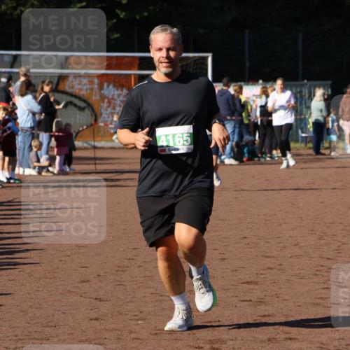 27.09.2026 - 35. Volkslauf durch das schöne Alstertal Strokosch-Dieckow http://msf.ph/oto/10586815 27.09.2026 10:59:42 Ziel 4155, 4165, 4235 meine-sportfotos.de