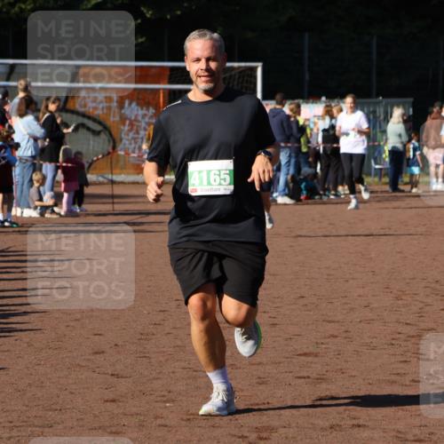 27.09.2026 - 35. Volkslauf durch das schöne Alstertal Strokosch-Dieckow http://msf.ph/oto/10586816 27.09.2026 10:59:42 Ziel 4155, 4165, 4235 meine-sportfotos.de