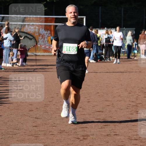 27.09.2026 - 35. Volkslauf durch das schöne Alstertal Strokosch-Dieckow http://msf.ph/oto/10586820 27.09.2026 10:59:42 Ziel 4155, 4165, 4235 meine-sportfotos.de