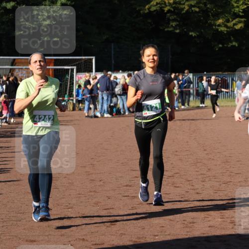 27.09.2026 - 35. Volkslauf durch das schöne Alstertal Strokosch-Dieckow http://msf.ph/oto/10586890 27.09.2026 10:58:14 Ziel 4031, 4067, 4078, 4121, 4239, 4242 meine-sportfotos.de