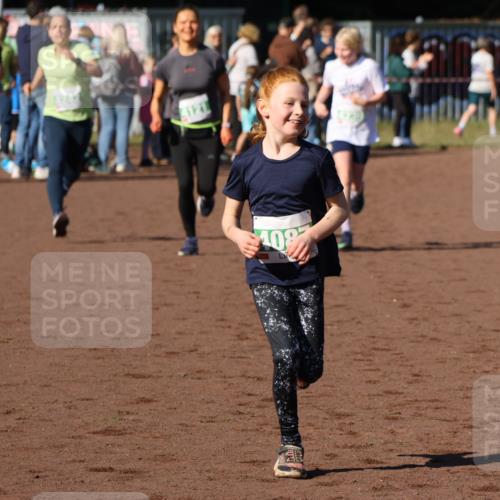 27.09.2026 - 35. Volkslauf durch das schöne Alstertal Strokosch-Dieckow http://msf.ph/oto/10586902 27.09.2026 10:58:08 Ziel 4087, 4121, 4239, 4242 meine-sportfotos.de