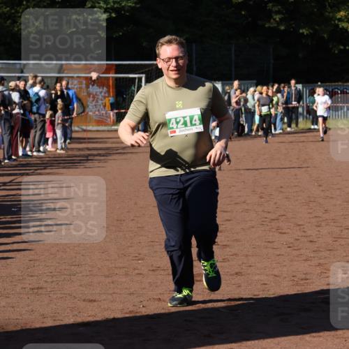 27.09.2026 - 35. Volkslauf durch das schöne Alstertal Strokosch-Dieckow http://msf.ph/oto/10586907 27.09.2026 10:58:03 Ziel 4073, 4087, 4213, 4214 meine-sportfotos.de