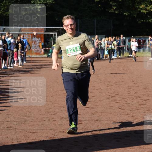 27.09.2026 - 35. Volkslauf durch das schöne Alstertal Strokosch-Dieckow http://msf.ph/oto/10586909 27.09.2026 10:58:03 Ziel 4073, 4087, 4213, 4214 meine-sportfotos.de