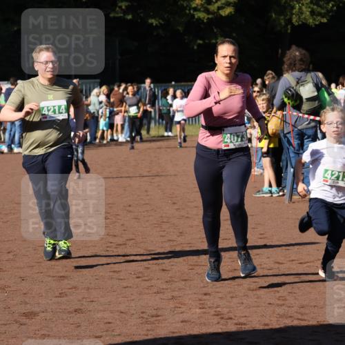 27.09.2026 - 35. Volkslauf durch das schöne Alstertal Strokosch-Dieckow http://msf.ph/oto/10586912 27.09.2026 10:58:02 Ziel 4073, 4087, 4213, 4214 meine-sportfotos.de