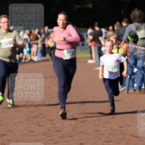 27.09.2026 - 35. Volkslauf durch das schöne Alstertal Strokosch-Dieckow http://msf.ph/oto/10586918 27.09.2026 10:58:01 Ziel 4073, 4087, 4213, 4214 meine-sportfotos.de