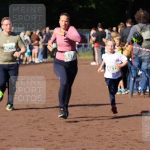 27.09.2026 - 35. Volkslauf durch das schöne Alstertal Strokosch-Dieckow http://msf.ph/oto/10586919 27.09.2026 10:58:01 Ziel 4073, 4087, 4213, 4214 meine-sportfotos.de