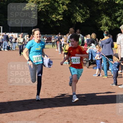 27.09.2026 - 35. Volkslauf durch das schöne Alstertal Strokosch-Dieckow http://msf.ph/oto/10586924 27.09.2026 10:57:57 Ziel 4073, 4140, 4141, 4213, 4214, 4221 meine-sportfotos.de