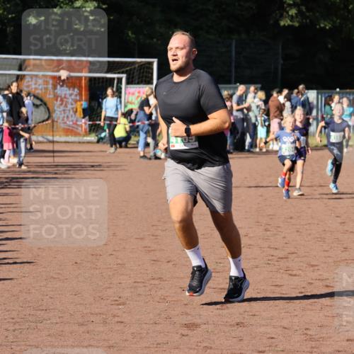 27.09.2026 - 35. Volkslauf durch das schöne Alstertal Strokosch-Dieckow http://msf.ph/oto/10586939 27.09.2026 10:57:46 Ziel 4098, 4122, 4162, 4169, 4204, 4221 meine-sportfotos.de