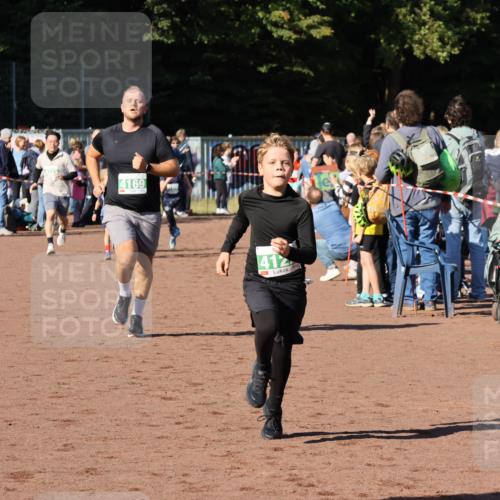 27.09.2026 - 35. Volkslauf durch das schöne Alstertal Strokosch-Dieckow http://msf.ph/oto/10586946 27.09.2026 10:57:44 Ziel 4098, 4122, 4162, 4169, 4204 meine-sportfotos.de