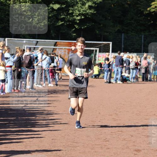 27.09.2026 - 35. Volkslauf durch das schöne Alstertal Strokosch-Dieckow http://msf.ph/oto/10586960 27.09.2026 10:57:32 Ziel 4028, 4030, 4085 meine-sportfotos.de