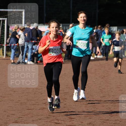 27.09.2026 - 35. Volkslauf durch das schöne Alstertal Strokosch-Dieckow http://msf.ph/oto/10586980 27.09.2026 10:57:00 Ziel 4065, 4094, 4960 meine-sportfotos.de