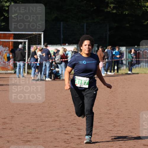 27.09.2026 - 35. Volkslauf durch das schöne Alstertal Strokosch-Dieckow http://msf.ph/oto/10586989 27.09.2026 10:56:41 Ziel 4187 meine-sportfotos.de