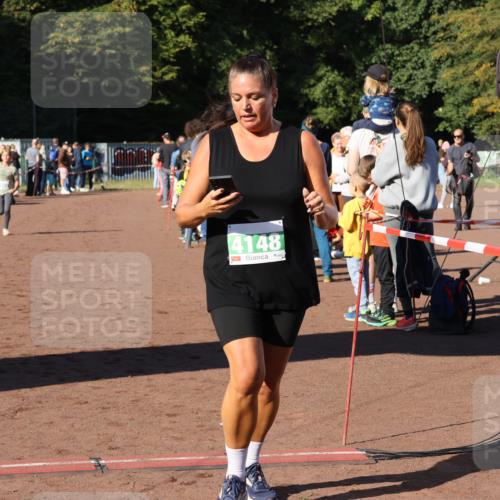 27.09.2026 - 35. Volkslauf durch das schöne Alstertal Strokosch-Dieckow http://msf.ph/oto/10587002 27.09.2026 10:56:18 Ziel 4103, 4142, 4148 meine-sportfotos.de