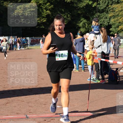 27.09.2026 - 35. Volkslauf durch das schöne Alstertal Strokosch-Dieckow http://msf.ph/oto/10587005 27.09.2026 10:56:18 Ziel 4103, 4142, 4148 meine-sportfotos.de