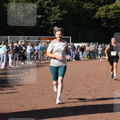 27.09.2026 - 35. Volkslauf durch das schöne Alstertal Strokosch-Dieckow http://msf.ph/oto/10587010 27.09.2026 10:56:14 Ziel 4142, 4148 meine-sportfotos.de